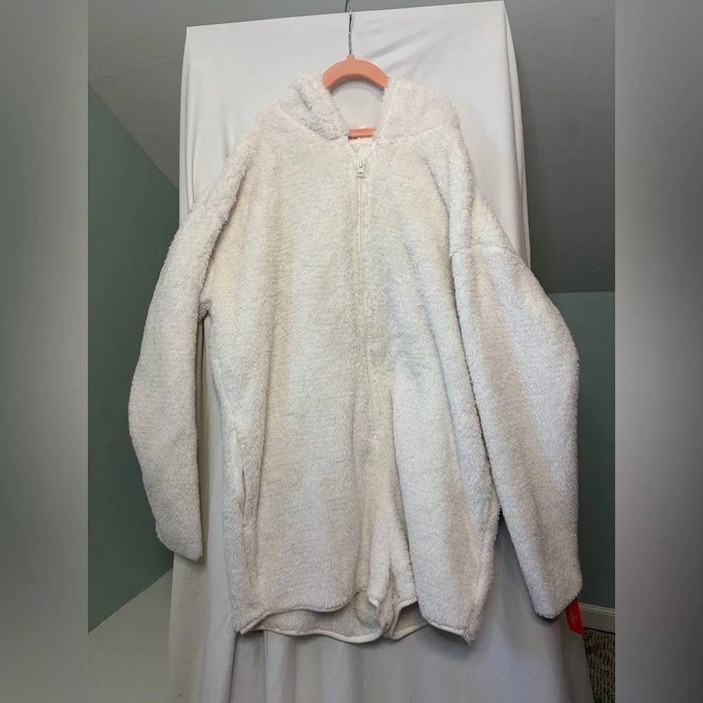 NWT Colsie Adult Fuzzy White Romper Jacket size M